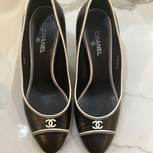 Authentic Chanel lambskin pumps. Made in Italy.